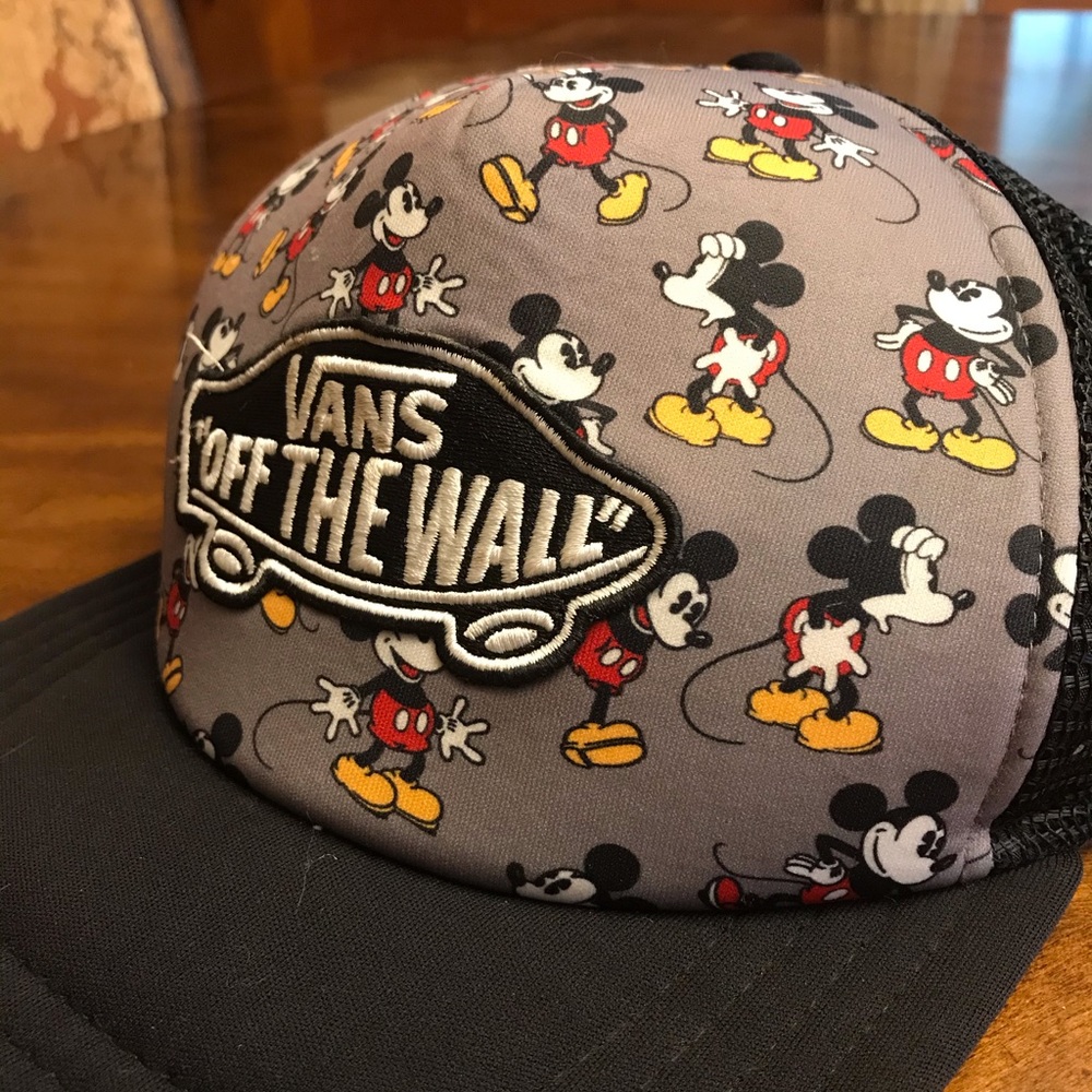 Vans off the wall Mickey Mouse hat